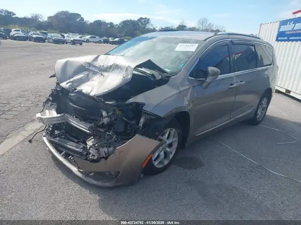 2C4RC1EG6HR652844 2017 CHRYSLER PACIFICA - Image 2