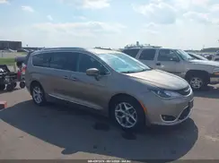 2C4RC1EG6HR659227 2017 CHRYSLER PACIFICA