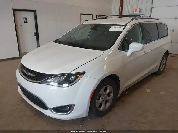 2C4RC1EG6HR677016 2017 CHRYSLER PACIFICA - Image 2