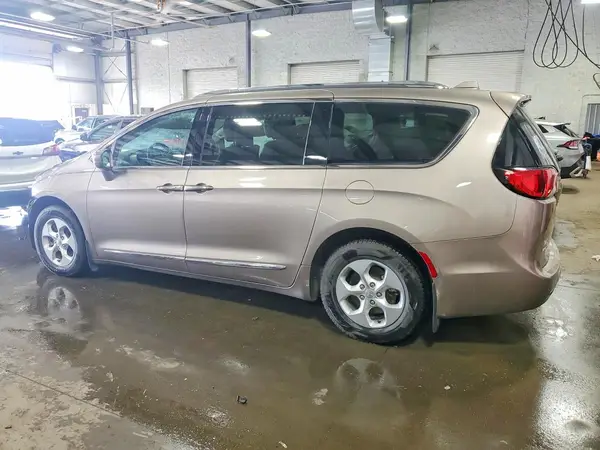 2C4RC1EG6HR677047 2017 CHRYSLER PACIFICA - Image 2