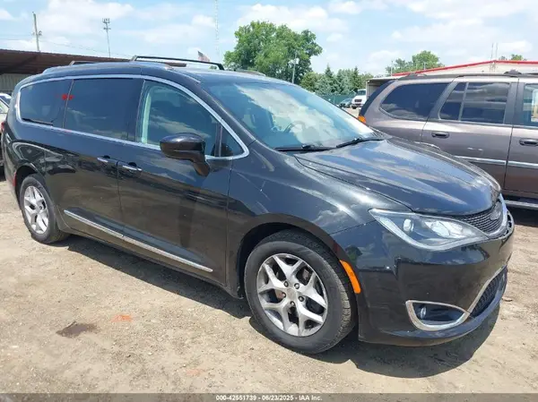 2C4RC1EG6HR677081 2017 CHRYSLER PACIFICA - Image 1