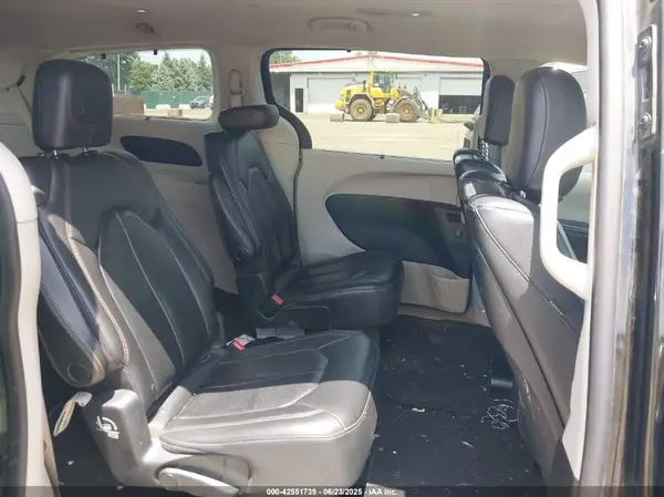 2C4RC1EG6HR677081 2017 CHRYSLER PACIFICA - Image 8