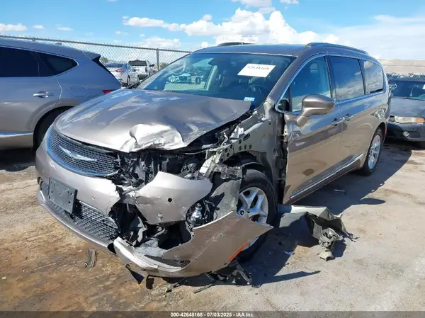 2C4RC1EG6HR720883 2017 CHRYSLER PACIFICA - Image 2