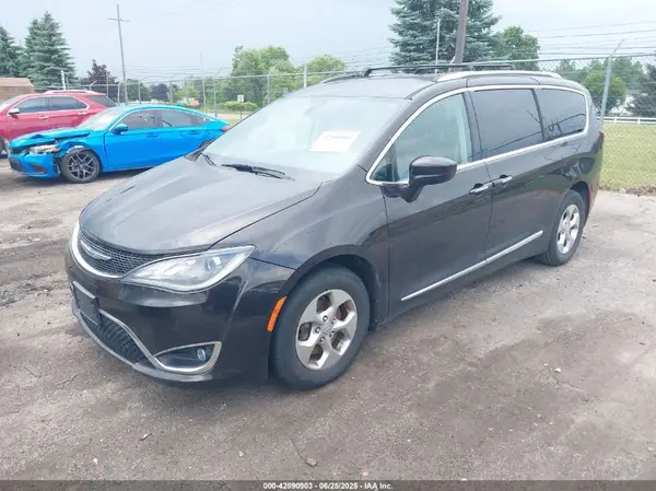 2C4RC1EG6HR747646 2017 CHRYSLER PACIFICA - Image 2