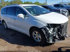 2C4RC1EG6HR752572 2017 CHRYSLER PACIFICA
