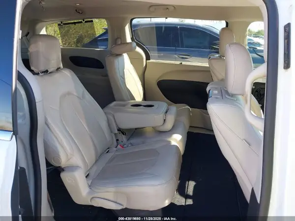 2C4RC1EG6HR752572 2017 CHRYSLER PACIFICA - Image 8