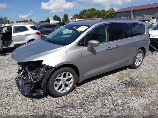 2C4RC1EG6HR756797 2017 CHRYSLER PACIFICA - Image 2