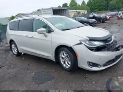 2C4RC1EG6HR757044 2017 CHRYSLER PACIFICA
