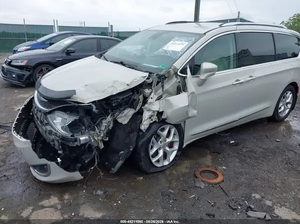 2C4RC1EG6HR757044 2017 CHRYSLER PACIFICA - Image 2