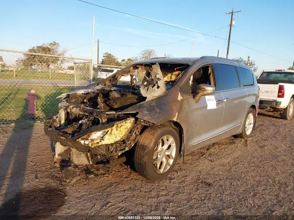 2C4RC1EG6HR782266 2017 CHRYSLER PACIFICA - Image 2