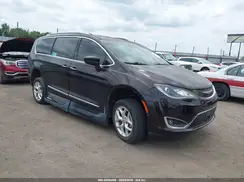 2C4RC1EG6HR826945 2017 CHRYSLER PACIFICA