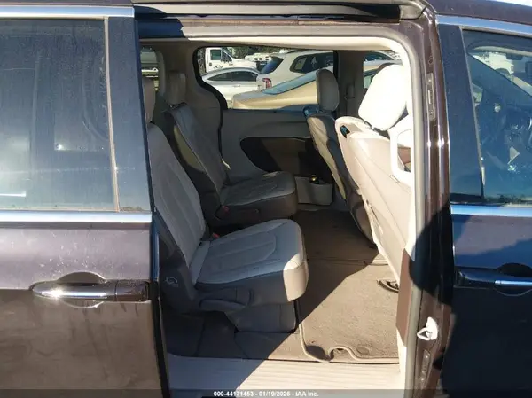 2C4RC1EG6HR832468 2017 CHRYSLER PACIFICA - Image 8
