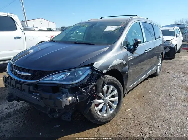 2C4RC1EG6JR104140 2018 CHRYSLER PACIFICA - Image 2