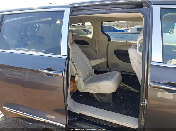 2C4RC1EG6JR104140 2018 CHRYSLER PACIFICA - Image 8