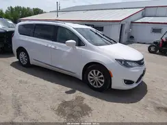 2C4RC1EG6JR116952 2018 CHRYSLER PACIFICA