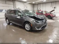 2C4RC1EG6JR157968 2018 CHRYSLER PACIFICA