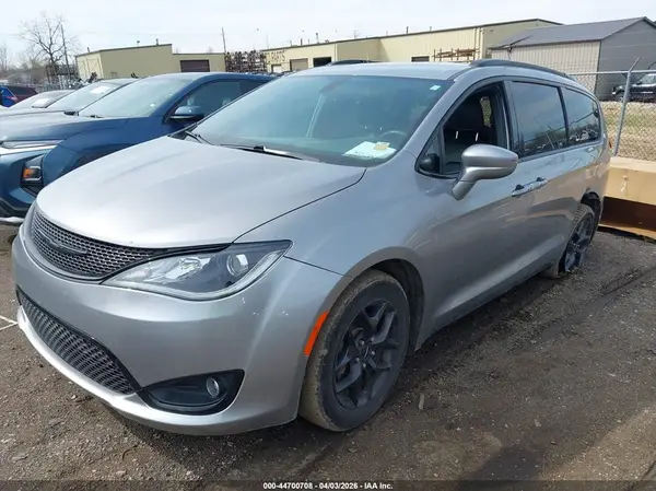 2C4RC1EG6JR172163 2018 CHRYSLER PACIFICA - Image 2