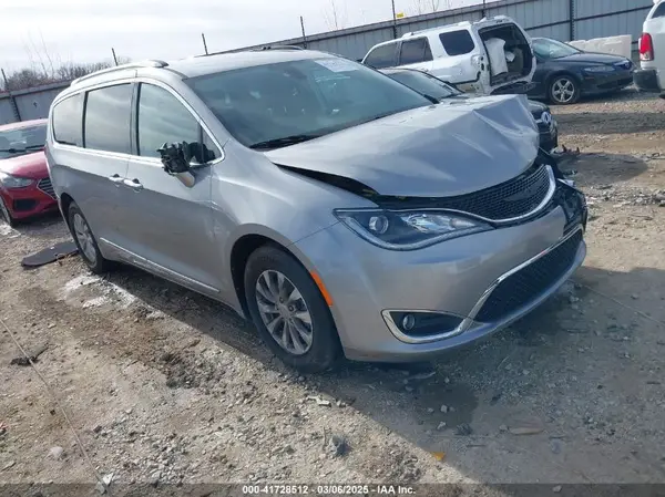 2C4RC1EG6JR177895 2018 CHRYSLER PACIFICA - Image 1