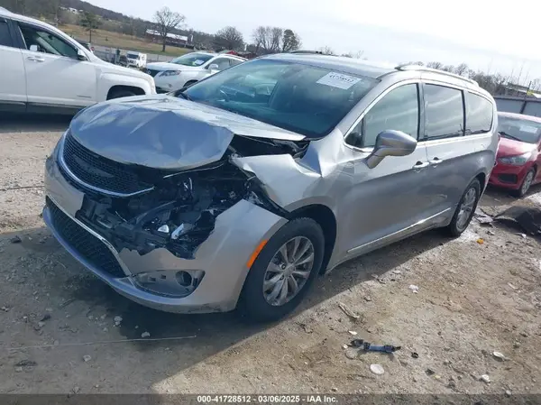 2C4RC1EG6JR177895 2018 CHRYSLER PACIFICA - Image 2