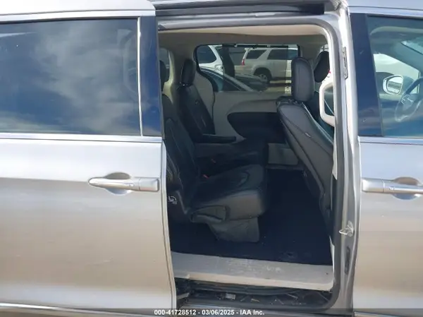 2C4RC1EG6JR177895 2018 CHRYSLER PACIFICA - Image 8