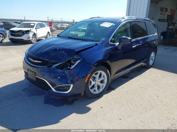 2C4RC1EG6JR189111 2018 CHRYSLER PACIFICA - Image 2
