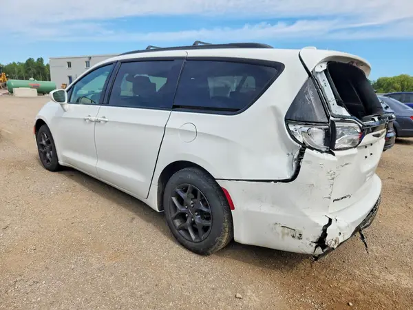 2C4RC1EG6JR252773 2018 CHRYSLER PACIFICA - Image 2