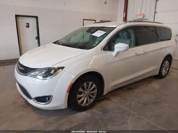 2C4RC1EG6JR257486 2018 CHRYSLER PACIFICA - Image 2
