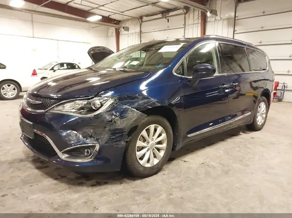 2C4RC1EG6JR288141 2018 CHRYSLER PACIFICA - Image 2