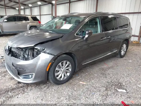 2C4RC1EG6JR291864 2018 CHRYSLER PACIFICA - Image 2
