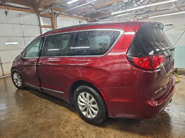 2C4RC1EG6JR322563 2018 CHRYSLER PACIFICA - Image 2