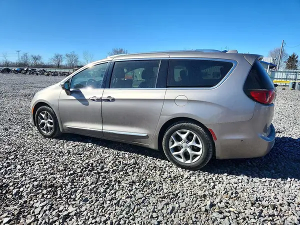 2C4RC1EG6JR330338 2018 CHRYSLER PACIFICA - Image 2