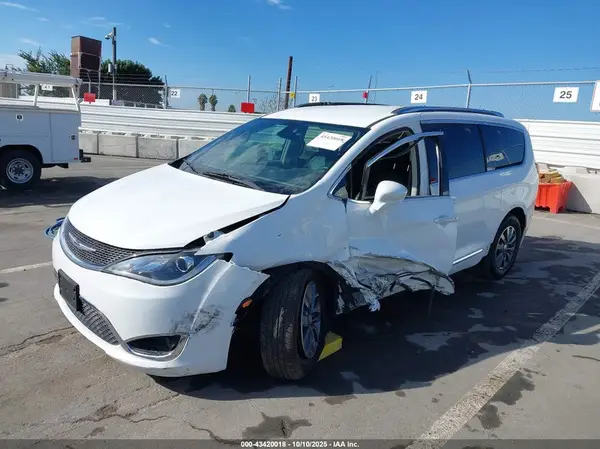 2C4RC1EG6KR597917 2019 CHRYSLER PACIFICA - Image 2