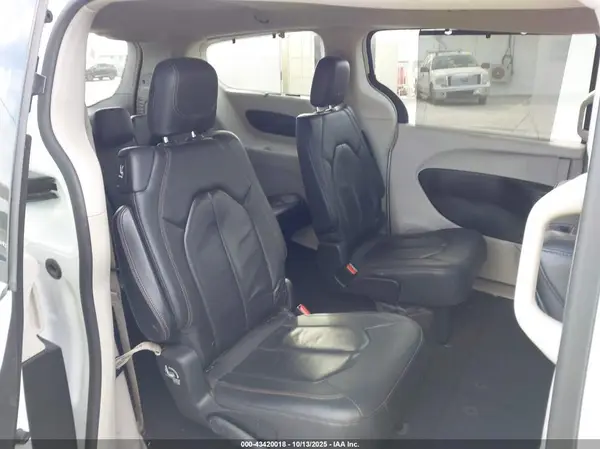 2C4RC1EG6KR597917 2019 CHRYSLER PACIFICA - Image 8