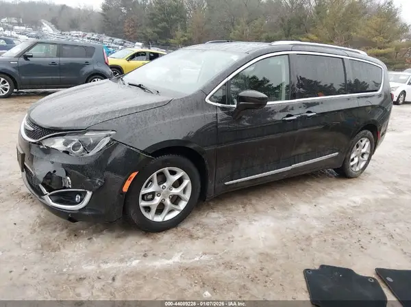 2C4RC1EG6KR604882 2019 CHRYSLER PACIFICA - Image 2