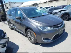 2C4RC1EG6KR668419 2019 CHRYSLER PACIFICA