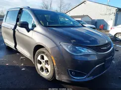 2C4RC1EG7HR555832 2017 CHRYSLER PACIFICA