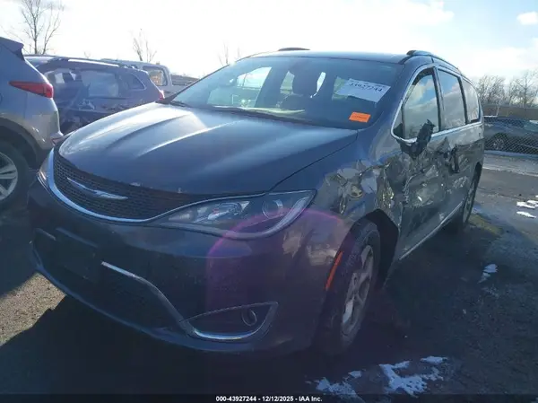 2C4RC1EG7HR555832 2017 CHRYSLER PACIFICA - Image 2