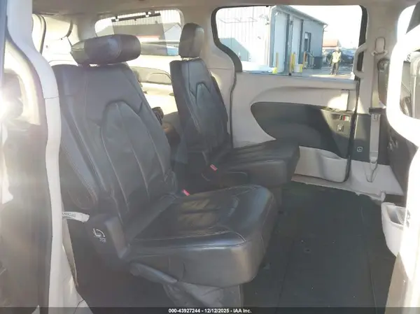 2C4RC1EG7HR555832 2017 CHRYSLER PACIFICA - Image 8