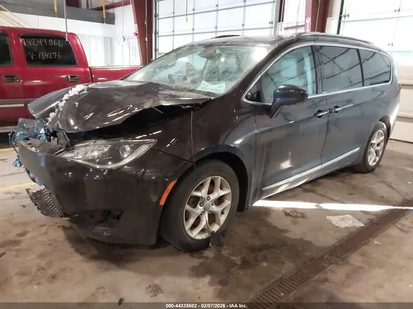 2C4RC1EG7HR577099 2017 CHRYSLER PACIFICA - Image 2
