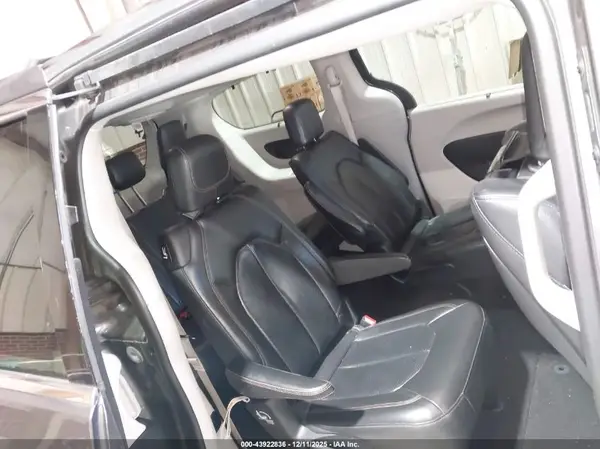 2C4RC1EG7HR588782 2017 CHRYSLER PACIFICA - Image 8