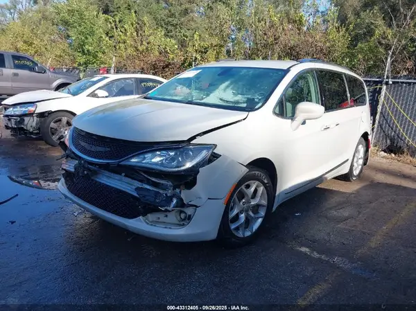 2C4RC1EG7HR603653 2017 CHRYSLER PACIFICA - Image 2