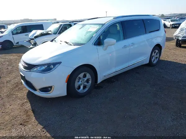 2C4RC1EG7HR634269 2017 CHRYSLER PACIFICA - Image 2