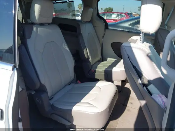 2C4RC1EG7HR634269 2017 CHRYSLER PACIFICA - Image 8