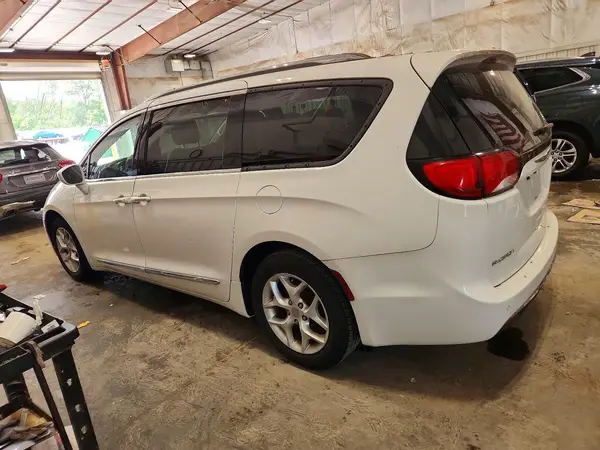 2C4RC1EG7HR650505 2017 CHRYSLER PACIFICA - Image 2