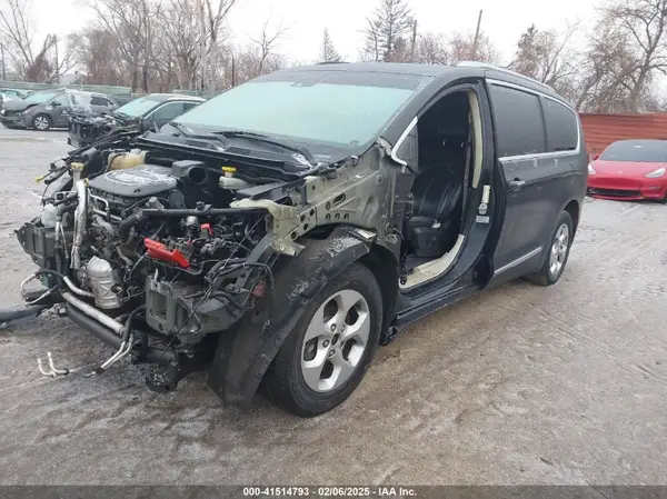 2C4RC1EG7HR653629 2017 CHRYSLER PACIFICA - Image 2