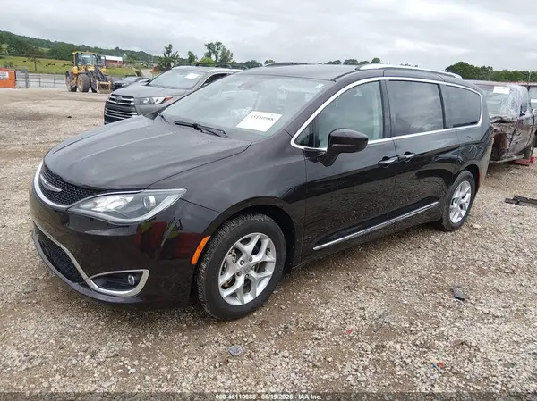 2C4RC1EG7HR684086 2017 CHRYSLER PACIFICA - Image 2