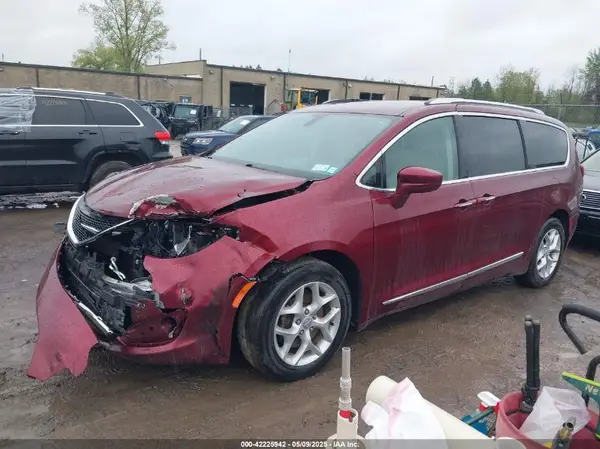 2C4RC1EG7HR729124 2017 CHRYSLER PACIFICA - Image 2