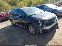 2C4RC1EG7HR748806 2017 CHRYSLER PACIFICA