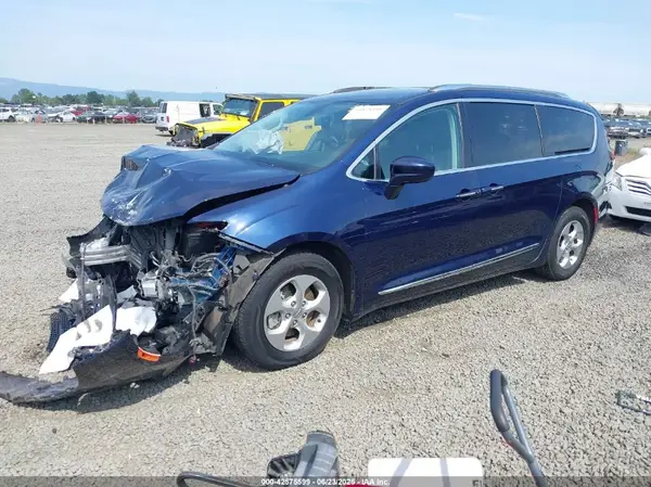 2C4RC1EG7HR757585 2017 CHRYSLER PACIFICA - Image 2