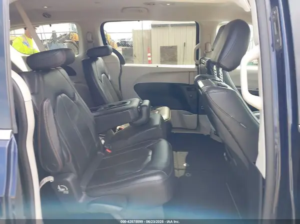 2C4RC1EG7HR757585 2017 CHRYSLER PACIFICA - Image 8